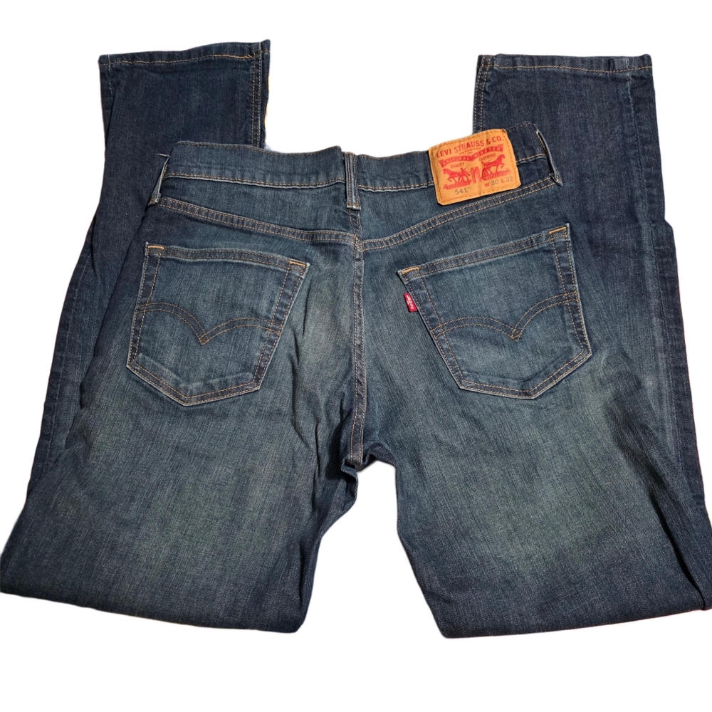 Levi’s 541 Athletic Taper W30xL32 in excellent condition.